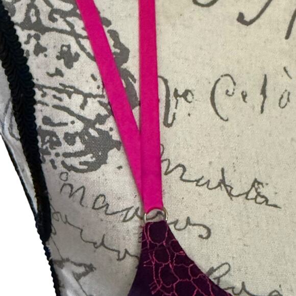 Victoria's Secret Bombshell Plunge Push Up Bra Size 32B - Picture 4 of 6